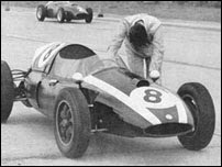 Temporada 1959 da Fórmula 1 Jack Brabham empurra carro