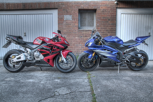 Battle between Sport Motorcycles Honda  VS  Yamaha  