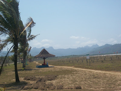 Pantai Teleng Ria, Dari Surfing Hingga Restoran Sea Food, kampoeng air teleng ria, pacitan, jawa timur, wisata pantai,