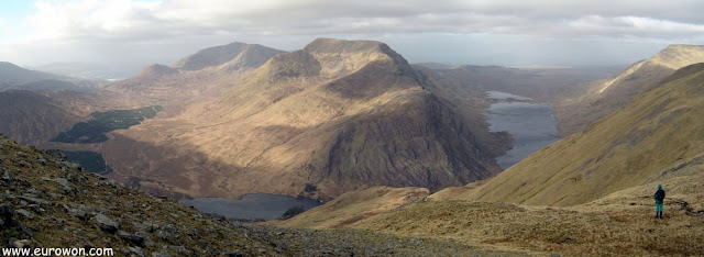 El sobrecogedor paisaje de los lagos alrededor del Ben Creggan