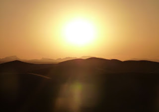 Puesta de sol en Marruecos, dunas de Erg Chebbi.