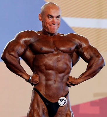 A bodybuilder who tanned everything but his head