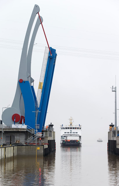 Морской шлюз Нессерландер ⎼ однокамерный, однониточный, железобетонный. Расположен в городе порту города Эмден.