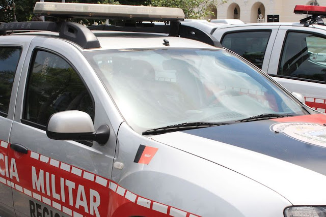 O homem, de 21 anos, foi conduzido pelos policiais para a Delegacia da cidade de Mamanguape (Foto: Walla Santos)