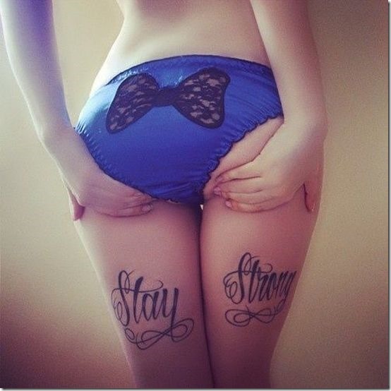 sexy__rester_fort_en_vertu_de_tatouage_sur_la_fesse