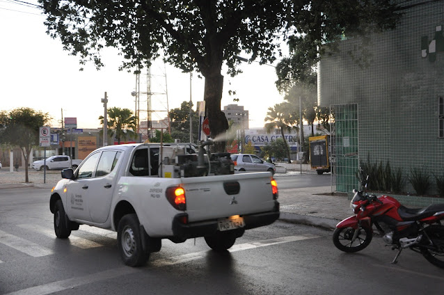 Prefeitura de Barreiras inicia novo ciclo preventivo contra o mosquito da dengue com veículos fumacê