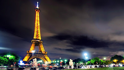 Eiffel_Tower_At_Night_Sparkling_HD_Wallpaper