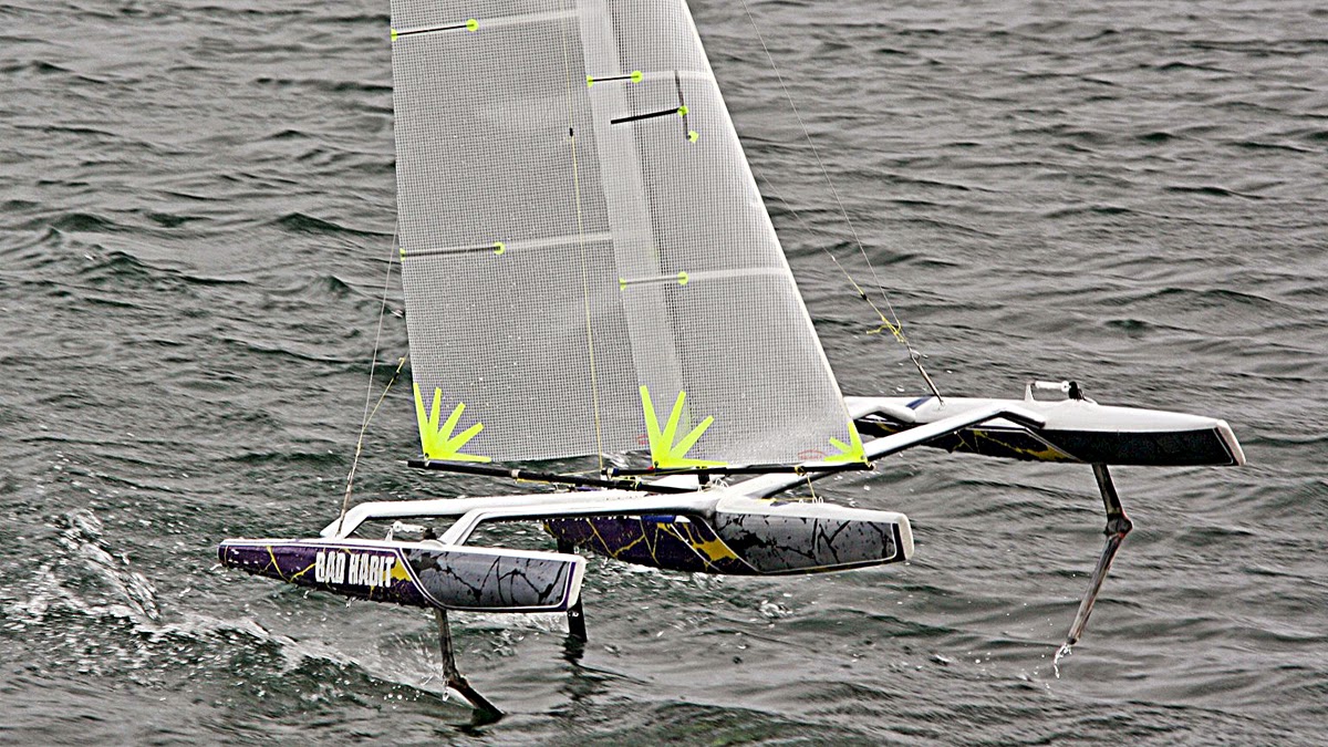 40 (Mini) RC Foiling Tris Catamaran Racing, News &amp; Design