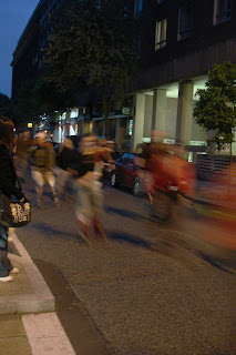 Roller skaters in London, late evening, Wed 6 June 2007