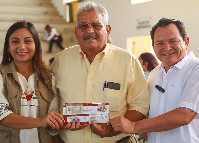 Inicia la entrega de tarjetas del bienestar a adultos mayores de Mérida