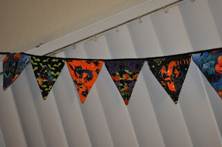 Tutorial for how to sew a DIY Halloween pennant banner
