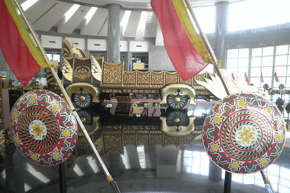 Alat Alat Kebesaran Diraja / teacherfiera.com: ALAT KEBESARAN DIRAJA : Muzium alat kebesaran diraja está situada a noroeste de kampong sungai lampai, perto de pusat sejarah brunei.