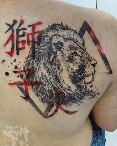 imagen de un tatuaje de león para mujer