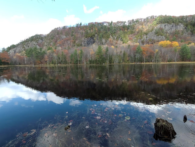 Lac Paradis au Sentier des falaises à Prévost