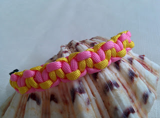 Two-colored paracord bracelet