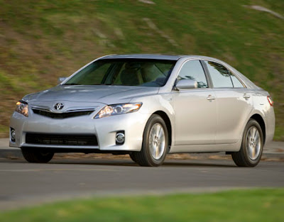 2010 Toyota Hybrid Camry Front Angle View