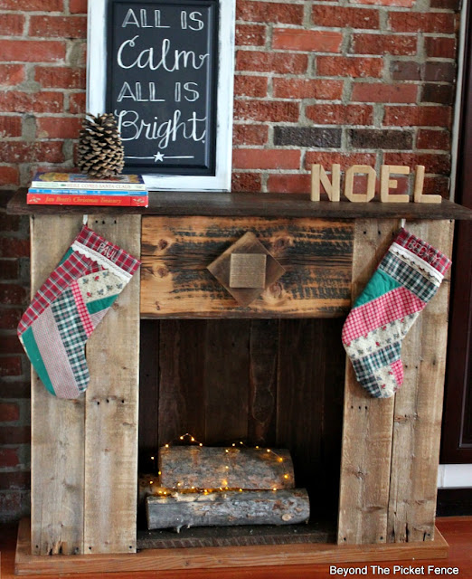 Christmas mantel, reclaimed wood, faux fireplace, Christmas decor, stockings, DIY, https://goo.gl/dPDK5r