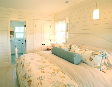 Romantic Coastal Beach Bedroom Decor Idea