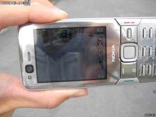 Tons of new Nokia N82 live pics