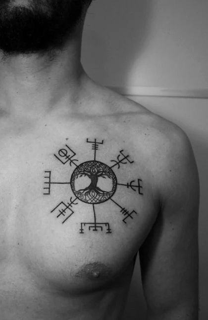 tatuaje de vegvisir vikingo