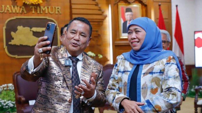 Hotman Paris Hutapea Bertemu Gubernur Jatim Khofifah