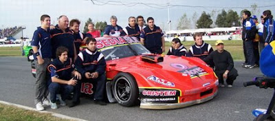 [Giallombardo y su equipo - foto sitio oficial Mauro Giallombardo]