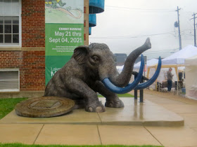 statue of an elephant
