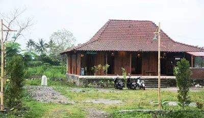 gambar 13 desain rumah mimalis di pedesaan