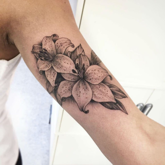 46 tatuagens femininas de diversos estilos e posições para inspirar vocês