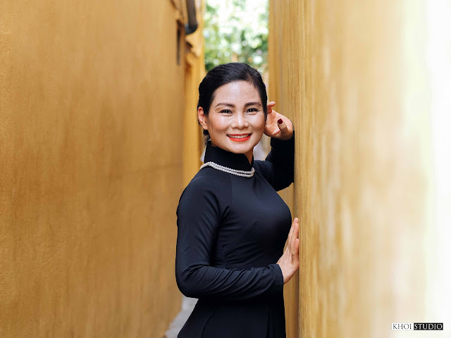 Ao Dai photography tour in Vietnam's yellow city: Take portrait photos with Japanese bridge, ancient houses, Hoai river in Hoi An