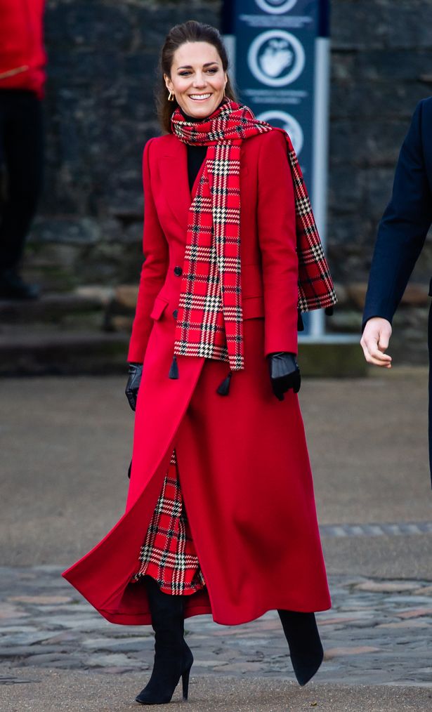 Kate-Middleton's-red-coat-outfit-fashion-idea-0069