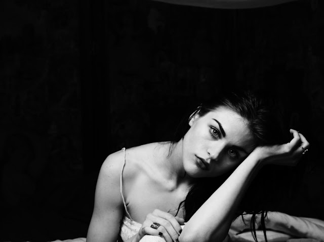 france_bean_cobain_black_lingerie_backgrounds_wallpapers_3245354