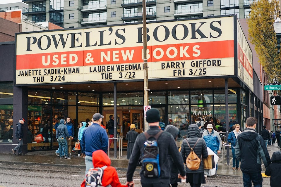 パウエルズ・シティ・オブ・ ブックス（Powell's City of Books）