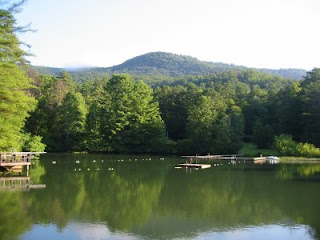 picture of a lake in summer