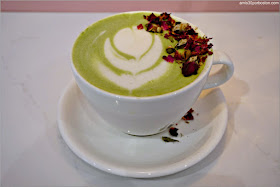 Rose Matcha Latte en Blank Slate Tea, Nueva York