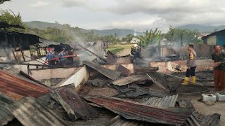 4 unit Rumah Semi Permanen Ludes Terbakar di Tarutung Taput.