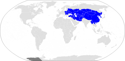 Império Mongol destacado em azul no mapa do mundo.