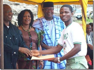 Jide Ogunsanya Receiving Anambra State Award