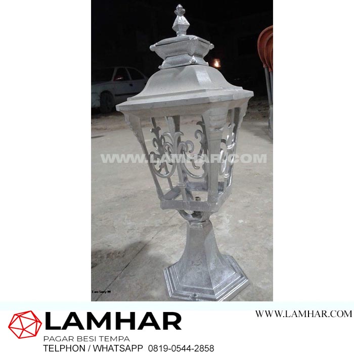 Lampu antik besi tempa