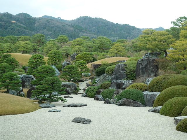 足立美術館の枯山水庭