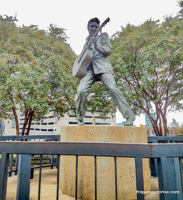 Estátua de Elvis Presley em Memphis nos Estados Unidos