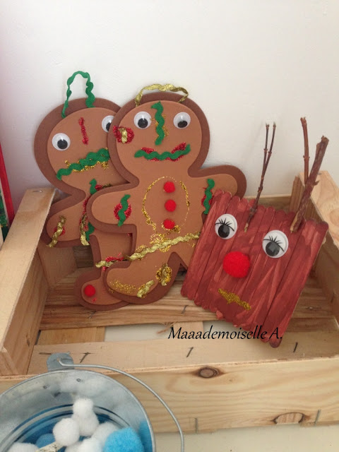 || Décorations de Noël avec des bâtonnets en bois ; sapins et renne