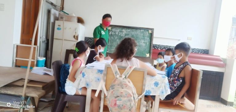 Teacher brings blackboard Sorsogon