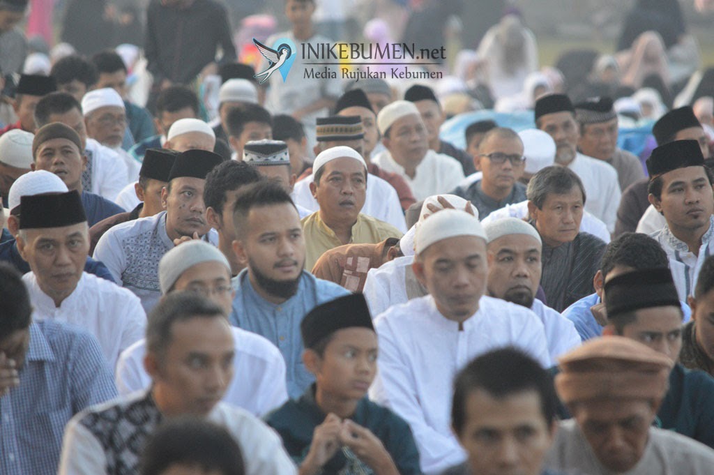 Ribuan Jammah Sholat Idul Fitri di Alun-alun Kebumen
