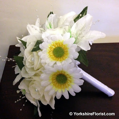  White silk bridal bouquet