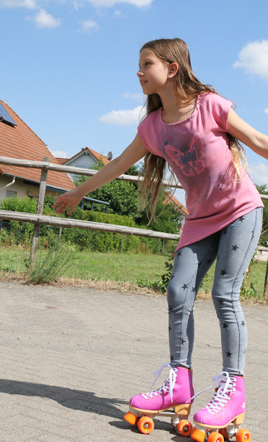 One Tip Shirt + Rollschuhe von Rollenwelt