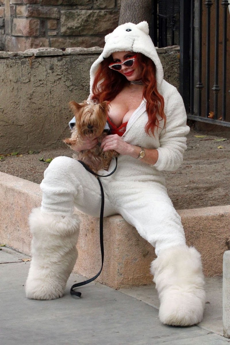 Phoebe Price Clicked in Jumpsuit Out with Her Dog in Studio City 19 Dec-2020