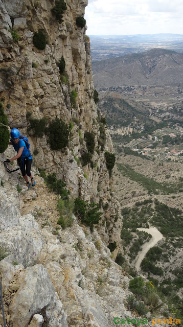 Ascensión a la Silla del Cid por la Ferrata Norte del Cid y regreso por la vía normal.