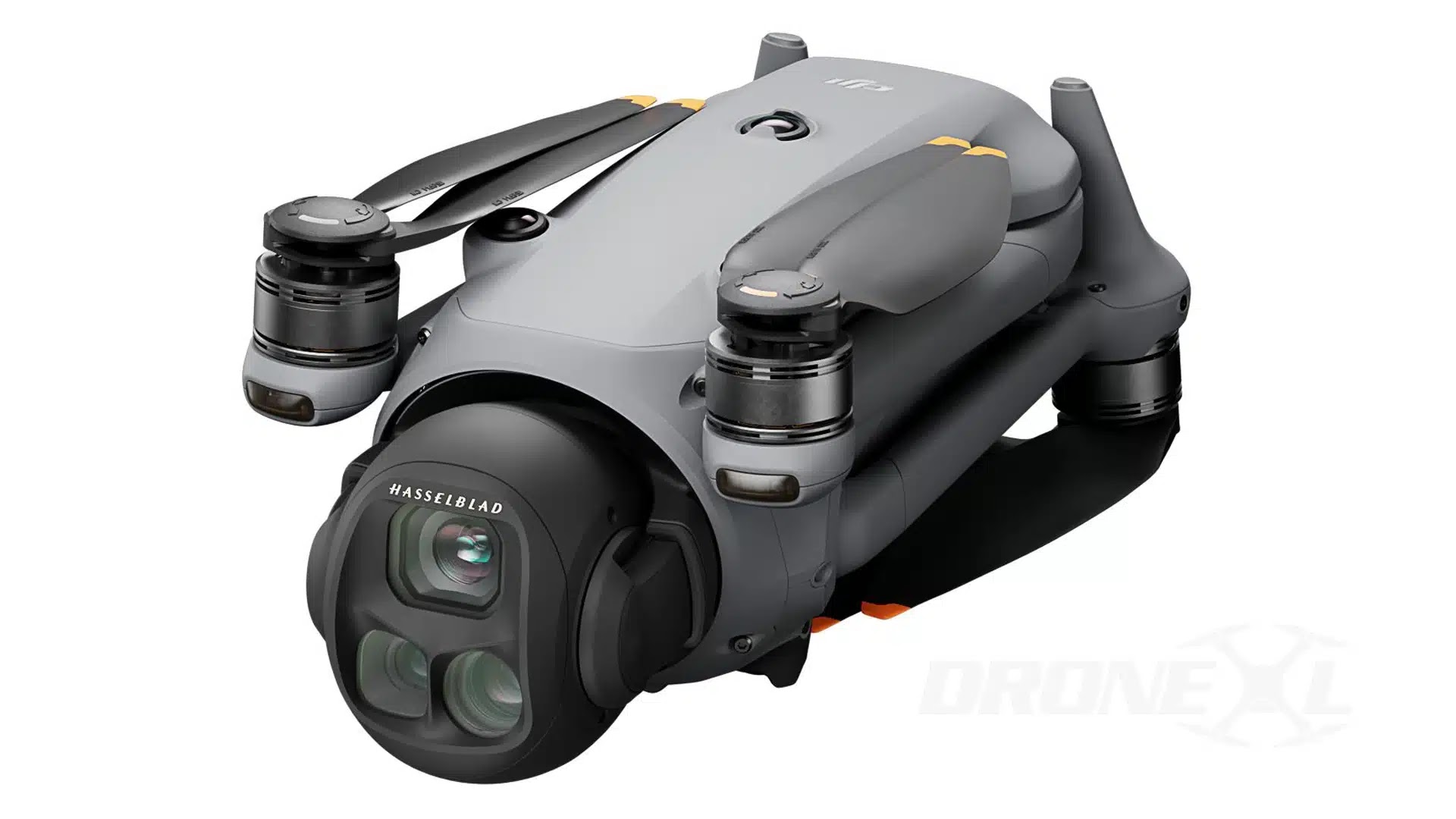 Квадрокоптер DJI Mavic 4 Pro в сложенном положении
