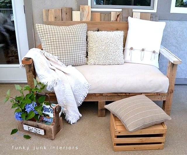 DIY Outdoor Pallet Sofa